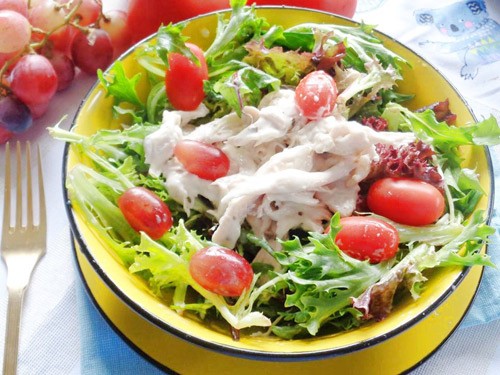 Các đồ béo như salad trộn cùng mayonnaise là món ăn mà người bệnh suy giáp nên tránh.