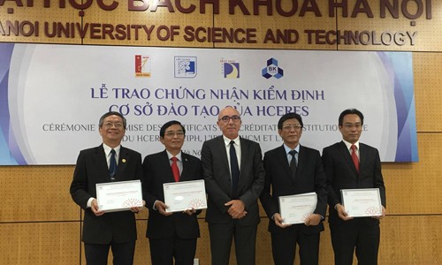 4 trường ĐH Việt Nam được trao chứng nhận kiểm định quốc tế