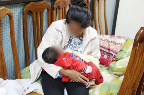 Giải cứu 2 mẹ con Campuchia bị bán sang Trung Quốc