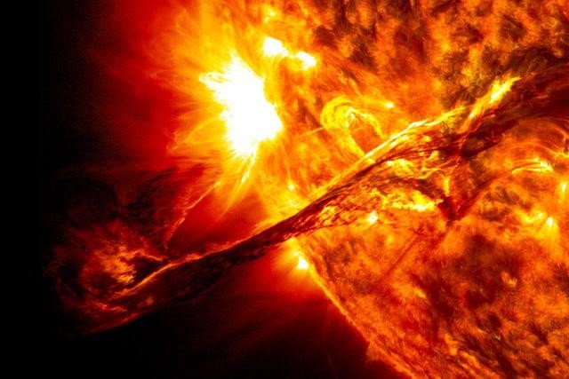 Bảo vệ Trái Đất khỏi bão Mặt Trời bằng nam châm khổng lồ: Ý tưởng điên rồ?