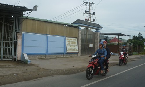 Cơ sở tái chế nhựa Tú Trinh, tại ấp Hậu Vinh, xã Hậu Thành, huyện Cái Bè.