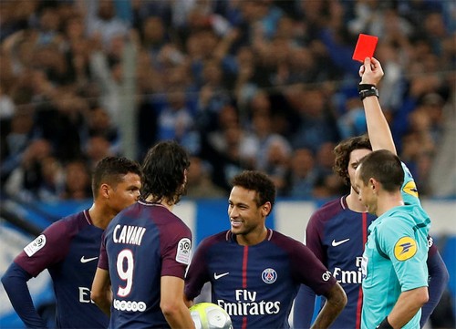 Neymar phải nghỉ trận gặp Nice vì tấm thẻ đỏ mới nhận. Ảnh: DS.
