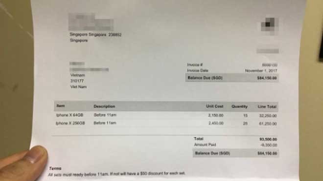 Giá bán iPhone X với cam kết giao trong ngày 3/11 của một cửa hàng ở Singapore. Ảnh: Đình Nam.