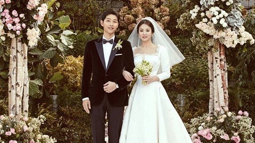 Song Hye Kyo và Song Joong Ki tại lễ cưới. Ảnh: báo Tri thức trực tuyến