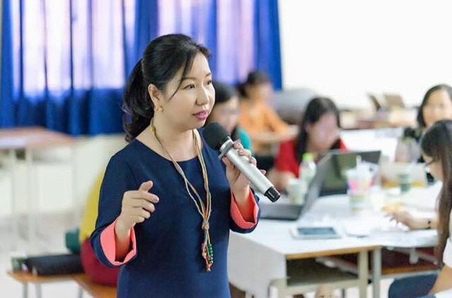 Cô Tô Thụy Diễm Quyên - chuyên viên phụ trách Chương trình Giáo dục (Trung tâm Thông tin và Chương trình Giáo dục thuộc Sở GD-ĐT TPHCM).