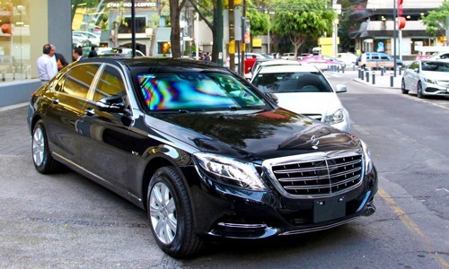 Mercedes-Maybach S600 Guard trên đường phố Mexico.