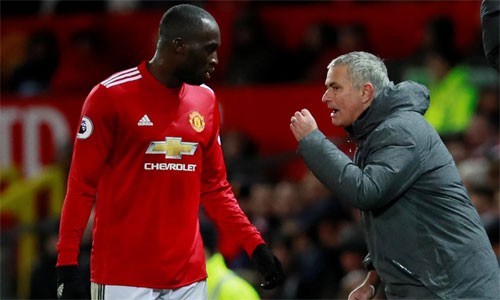 Keown cho rằng ngồi dự bị là cách để Lukaku lấy lại bản năng ghi bàn. Ảnh: Reuters.