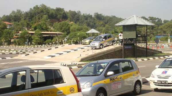 Một trường thi lái xe ở Malaysia.