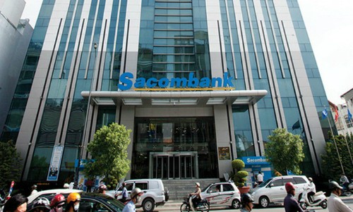 Cổ đông Sacombank đồng ý trích 20% phần vượt chỉ tiêu lợi nhuận thưởng cho cán bộ nhân viên. Ảnh: PV.