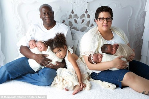 Gia đình chị Virginia và chồng Victor Johnson cùng với con gái Zoey (3 tuổi) và 4 bé tên Ava, Madelyn, Olivia và Victor. Ảnh: Caters News.