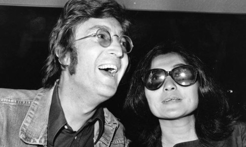 John Lennon & vợ, bà Yoko Ono