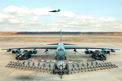 Máy bay B-52 thực sự là kho bom đạn bay trên không.