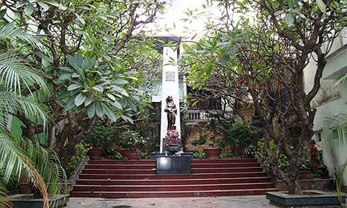 Nơi đặt Đài tưởng niệm Khâm Thiên từng là vị trí căn phòng của nhạc sĩ Phú Quang