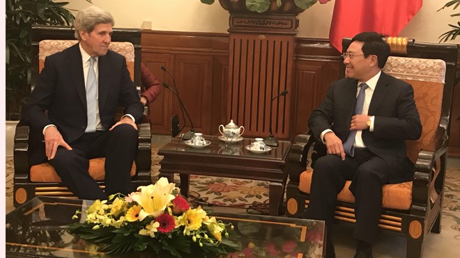 Phó Thủ tướng Phạm Bình Minh tiếp cựu Ngoại trưởng Mỹ John Kerry chiều 10/1 Ảnh: Bình Giang