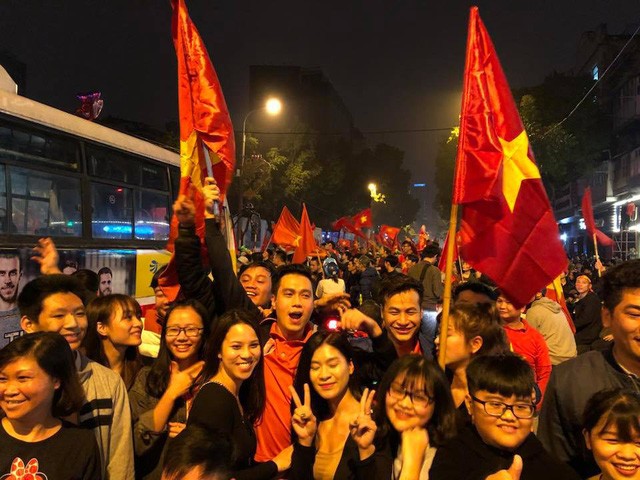 'Cậu ấm Phan Thị' cùng dàn sao dự đoán tỉ số trận đấu Việt Nam gặp Qatar
