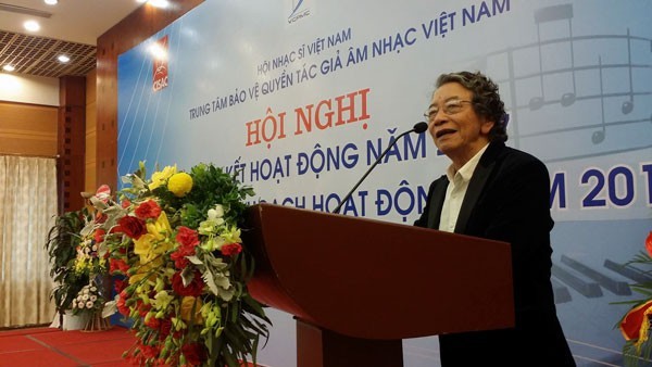 Nhạc sĩ Phó Đức Phương đọc "huyết thư" tại buổi tổng kết sáng nay, ngày 26/1 tại Hà Nội.