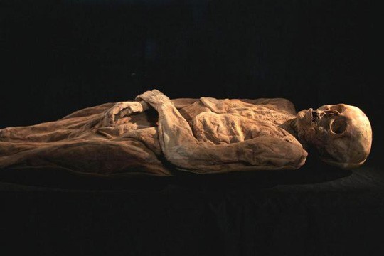 Xác ướp được khai quật ở Basel - Thụy Sĩ vào năm 1975 và mãi đến nay mới xác định được danh tính. Ảnh: SRF/PA