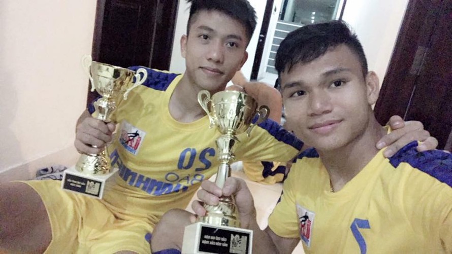 Hai cầu thủ Phạm Xuân Mạnh và Phan Văn Đức. Ảnh: Facebook nhân vật