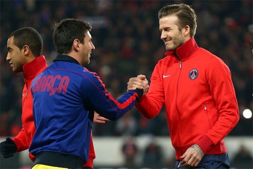 Messi đấu với Beckham trong trận PSG - Barca năm 2013. Ảnh: Reuters