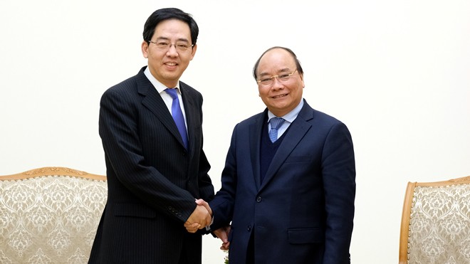 Thủ tướng Nguyễn Xuân Phúc tiếp Đại sứ Trung Quốc Hồng Tiểu Dũng. Ảnh: VGP/Quang Hiếu 
