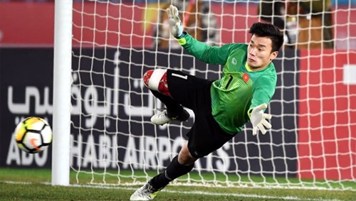 Bùi Tiến Dũng là người hùng của U23 Việt Nam với hàng loạt pha cản phá 11m thành công. Ảnh: AFC.