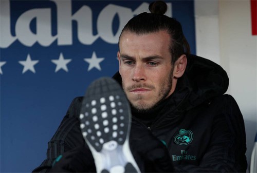 Bale đang phải làm quen dần với băng ghế dự bị. Ảnh: Reuters