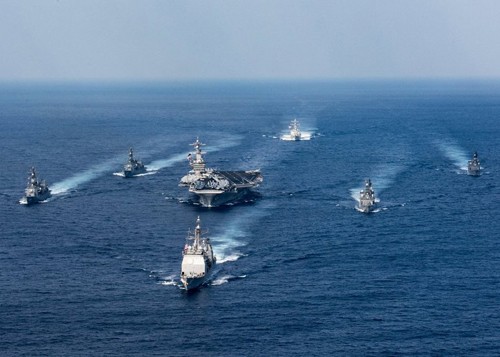 Một nhóm tác chiến tàu sân bay Mỹ hoạt động trên biển. Ảnh: US Navy.