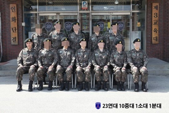 Hé lộ hình ảnh đầu tiên của Lee Min Ho trong trang phục quân ngũ