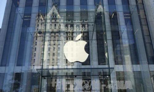 Biểu tượng Apple tại một đại lý ở New York, Mỹ. Ảnh: AFP/TTXVN