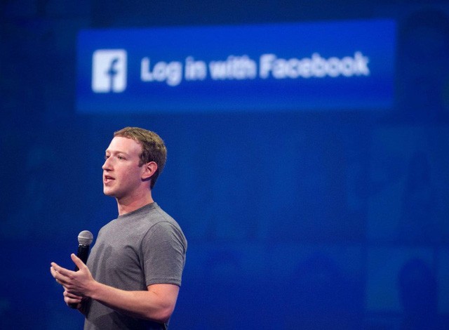 Mark Zuckerberg - người đứng đầu Facebook đang "xoay như chong chóng" trước hàng loạt chỉ trích và thậm chí bị yêu cầu điều trần trước Quốc hội Mỹ.