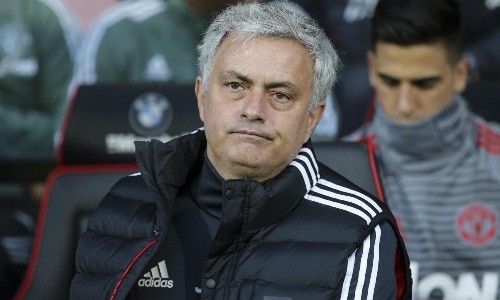 Mourinho vẫn phiền lòng dù đội nhà thắng trận. Ảnh: AFP.