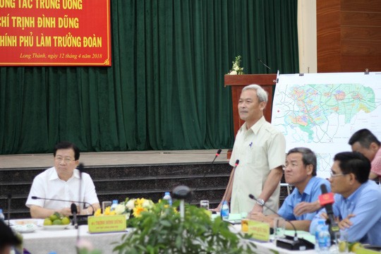 Ông Nguyễn Phú Cường (đứng) tại buổi làm việc gần đây với Phó Thủ tướng Trịnh Đình Dũng