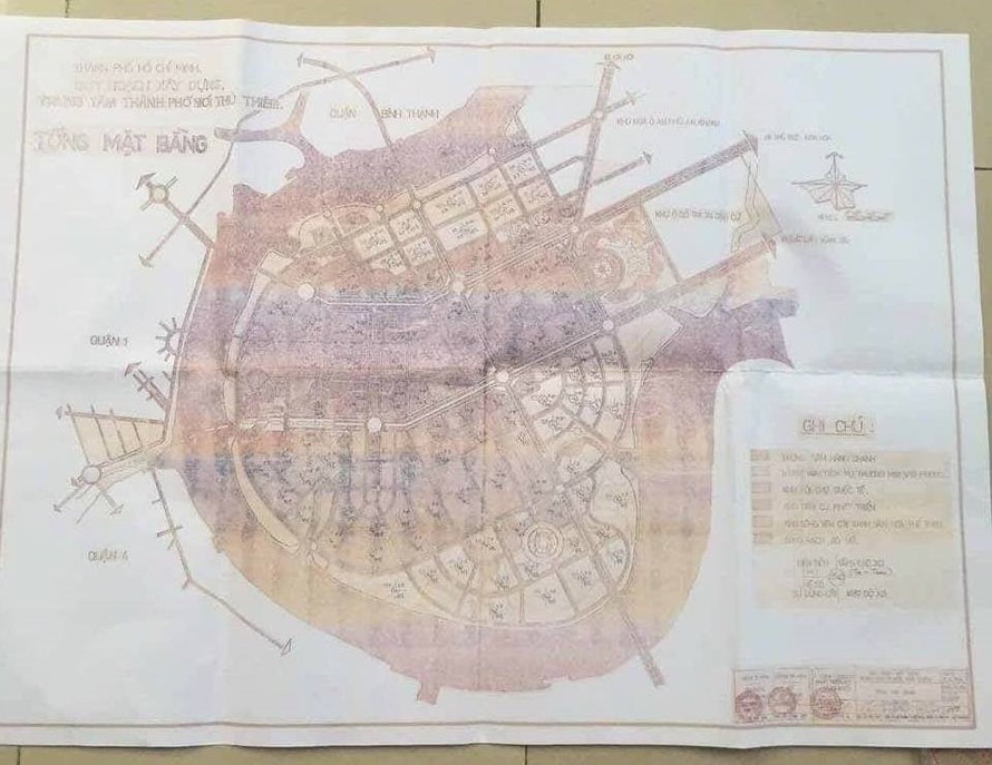 Bản đồ quy hoạch tổng mặt bằng Khu đô thị mới Thủ Thiêm theo tỷ lệ 1/5000 được người dân lưu giữ. 