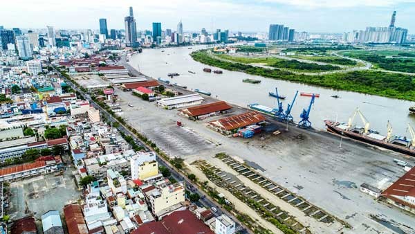 Cảng Khánh Hội đang được di dời để mở rộng đường Nguyễn Tất Thành