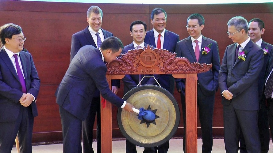 Chủ tich HĐQT Hồ Hùng Anh đánh tiếng cồng chào mừng cổ phiếu TCB chính thức lên sàn