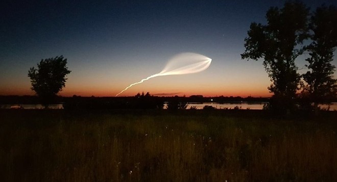 Quầng sáng lạ xuất hiện trên bầu trời Nga. Ảnh: Vkontakte