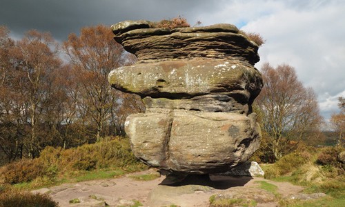 "Hòn đá thần tượng" (Idol Rocks) nằm tại Brimham Moor trước khi bị phá hủy.