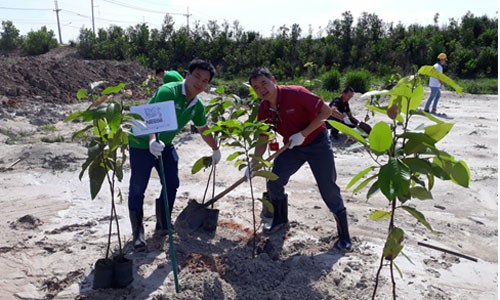 Nhà máy Nestle Trị An tham gia trồng cây nhằm hưởng ứng chương trình “Vì một hành tinh xanh”.