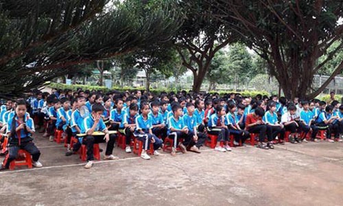Giờ ngoại khóa của các em học sinh Trường Tiểu học Lý Tự Trọng, huyện Krông Ana Ảnh: BÌNH NGUYÊN