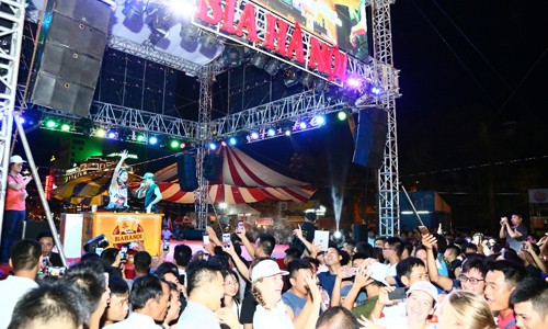 Hàng ngàn du khách tham dự Ngày hội Bia Hà Nội tại Thanh Hoá