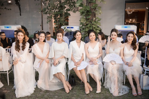 Dàn người mẫu, người đẹp tới dự sự kiện ra mắt Bộ sưu tập pre – fall 2018 tại Sofitel Legend Metropole Hà N