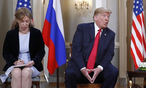 Bà Marina Gross là phiên dịch viên cho Tổng thống Trump trong cuộc họp kín với Tổng thống Putin hôm 16/7. (Ảnh: AP)