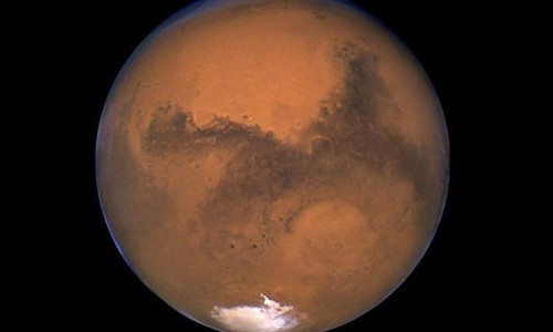 Nghiên cứu mới cho thấy nước tồn tại trên sao Hỏa. Ảnh: Reuters.