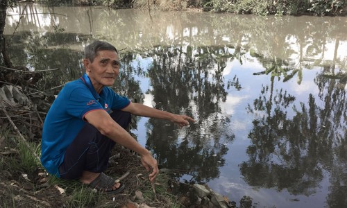 Ông Phạm Thành Tự cho rằng nguồn nước bị ô nhiễm chính là do bãi rác xã Đông Thắng.
