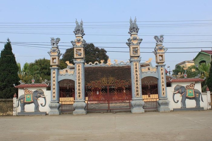 Đình Lương Xá xưa với kiến trúc gỗ, mái ngói mũi hài mang đặc trưng kiến trúc đình làng Bắc bộ được xây dựng từ thời Lê (ảnh Nguyễn Hoài Nam)