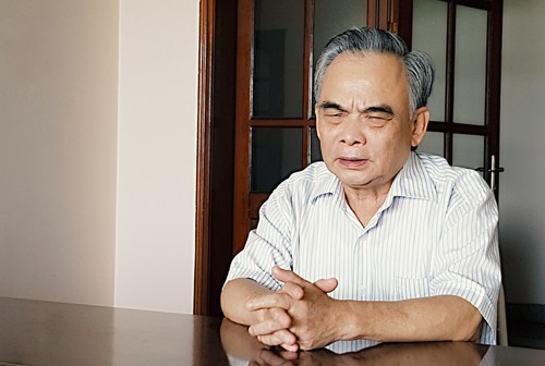 Chủ tịch Vinaxuki Bùi Ngọc Huyên trong văn phòng công ty tại Đông Anh, Hà Nội tháng 8/2018. Ở tuổi 76 ông vẫn mơ về ôtô nội địa hóa. Ảnh: Phạm An