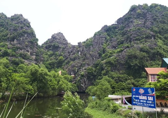 Núi Cái Hạ trong vùng lõi danh thắng Tràng An (huyện Hoa Lư, tỉnh Ninh Bình) cơ bản đã được trả lại nguyên trạng khi công trình khủng xuyên lõi danh thắng này bị buộc phải tháo dỡ