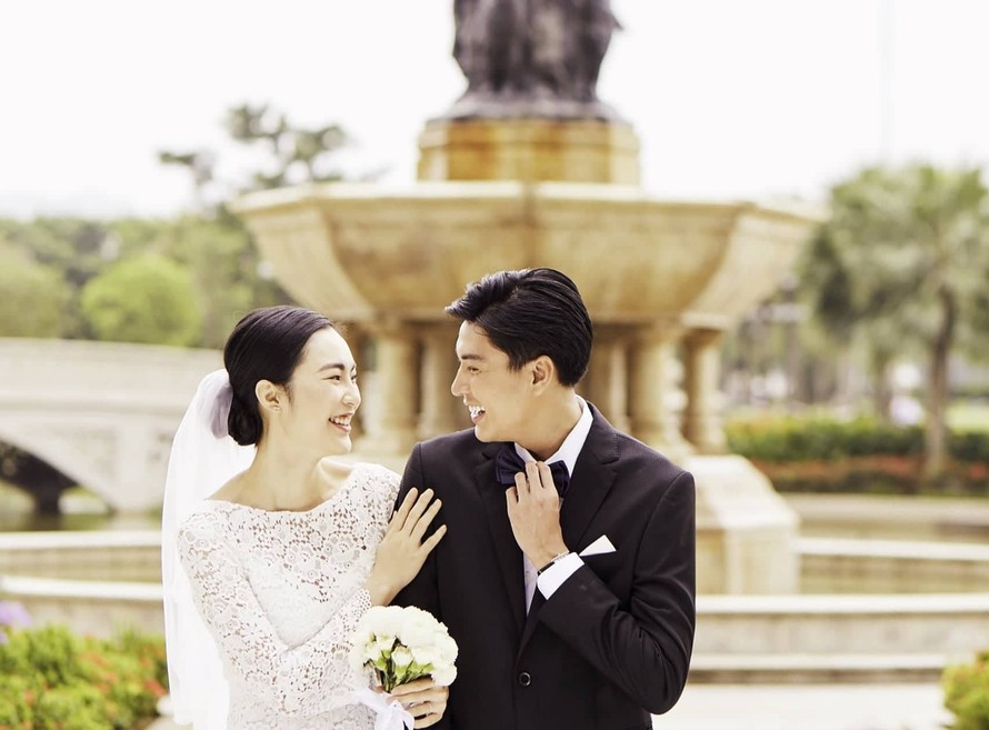 Quang Đại và Helly Tống rạng rỡ bên nhau trong trang phục cưới