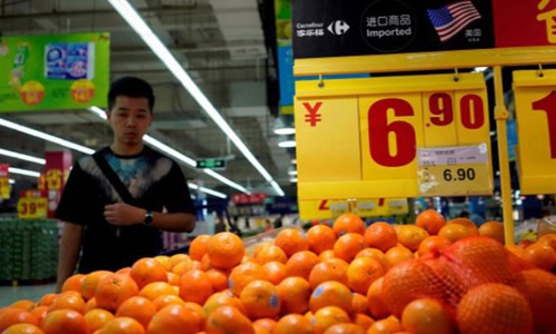 Cam nhập khẩu từ Mỹ bày bán trong một siêu thị ở Thượng Hải, Trung Quốc, tháng 4/2018 - Ảnh: Reuters.