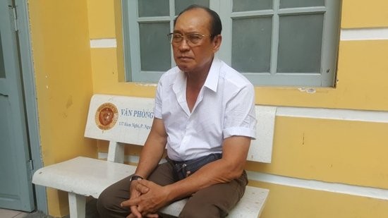 Nghệ sĩ Duy Phương tại TAND quận 1 TP. HCM.